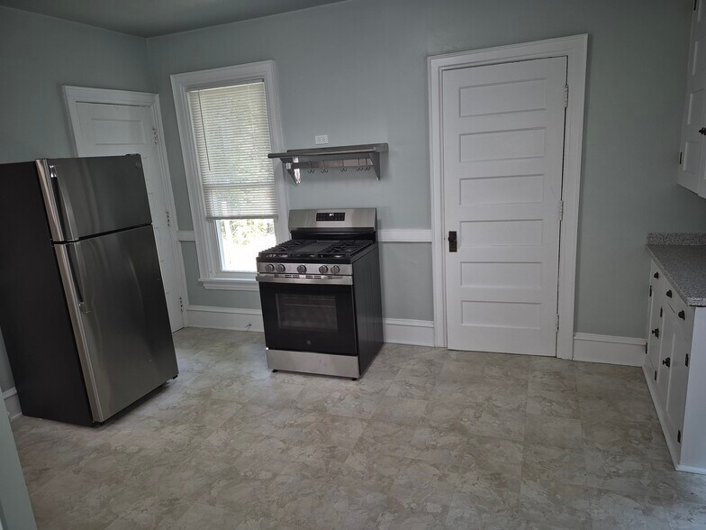 Kitchen - 1047 E Gorham St