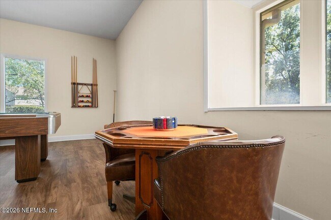 Building Photo - 8140 Sutton Pl N