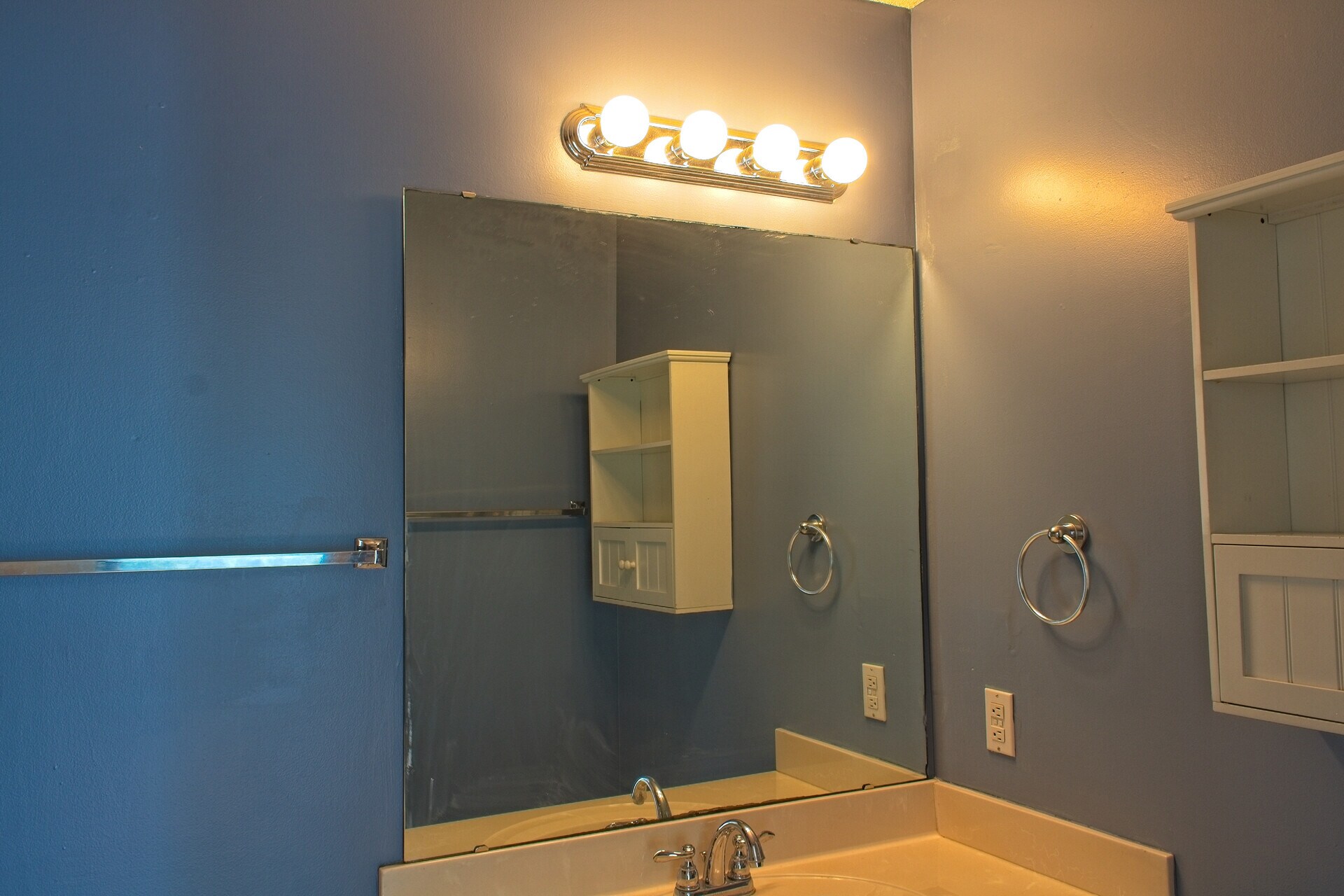 Building Photo - 2269 Essex Dr