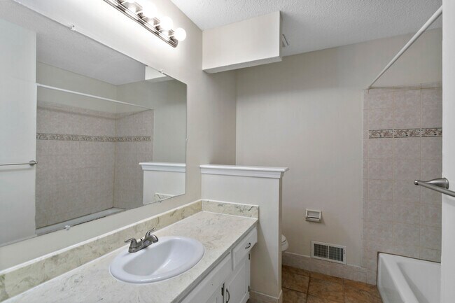 Building Photo - 3513 NE Stanton St