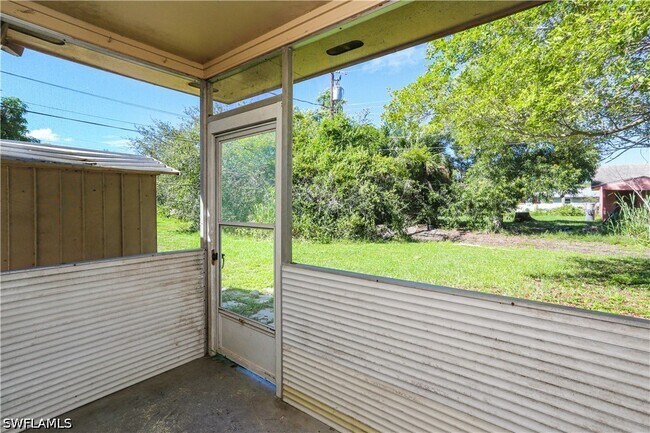 Building Photo - 1095 San Remo Ave