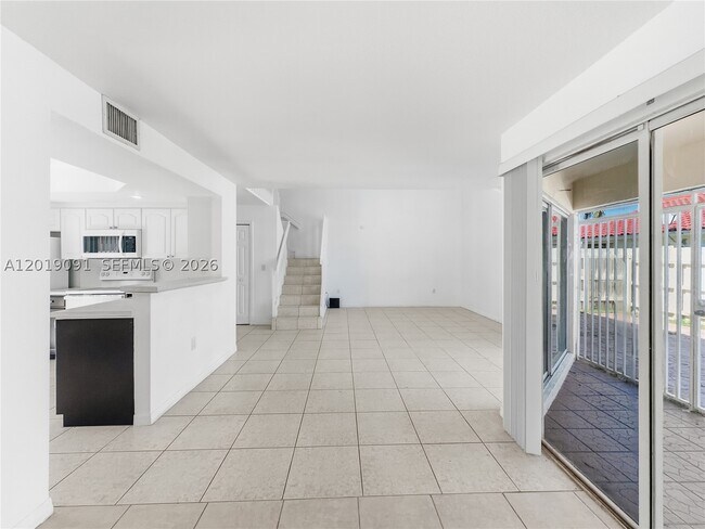 Building Photo - 3002 San Remo Cir