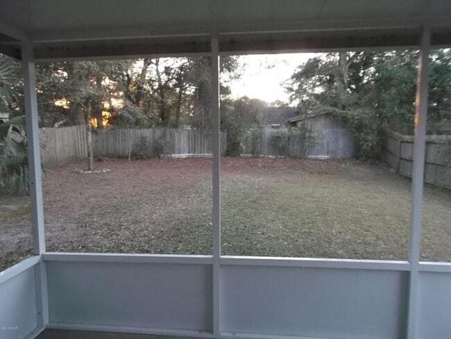 Building Photo - Cozy 3Bed/2Ba Home, Conveniently Located! *1/2 OFF Security Deposit for Active-Duty Military!!*