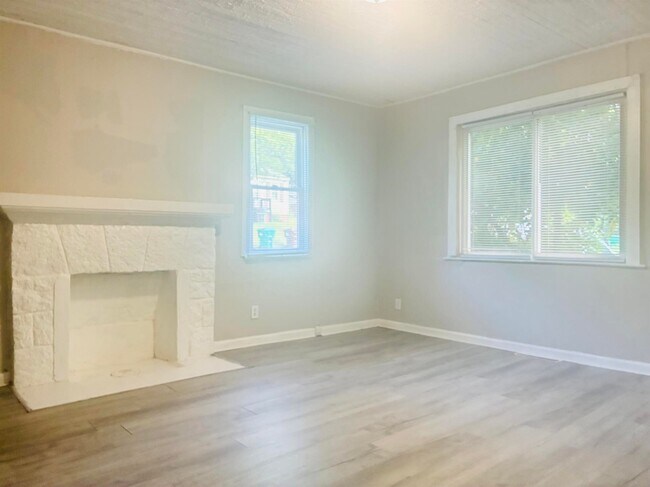 Building Photo - 1204 Asheboro St