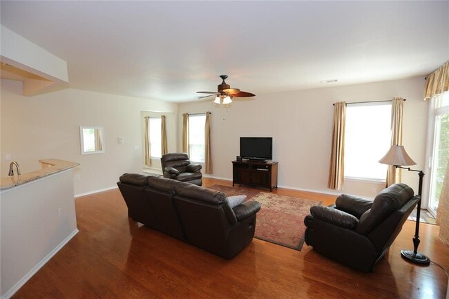 Building Photo - 233 Bonham Loop