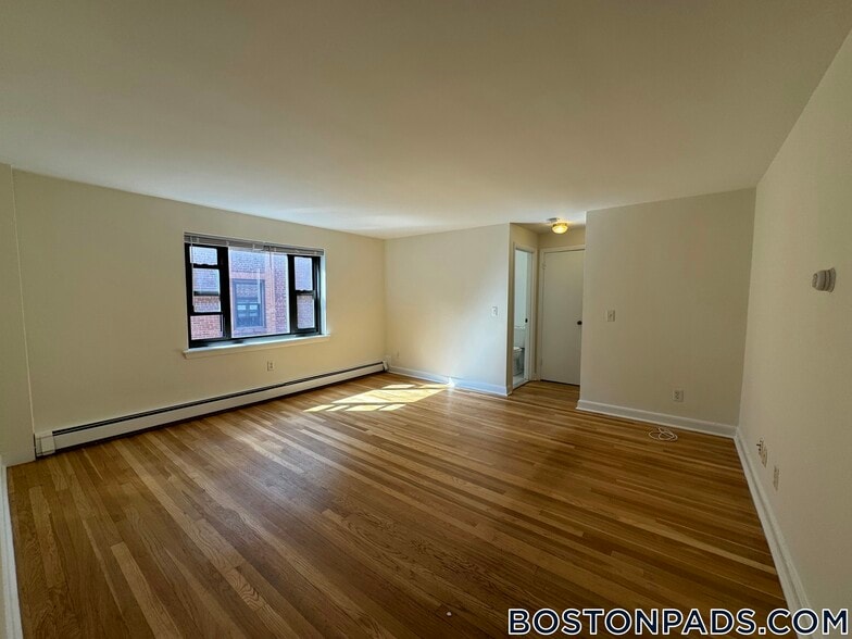 Building Photo - 40 Harvard St