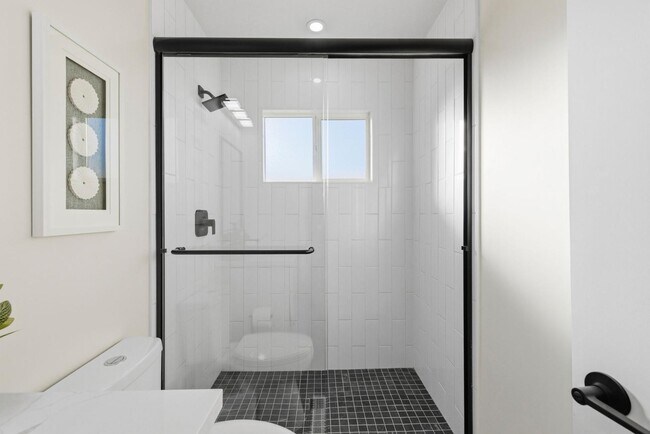 Building Photo - 436 Date Ave