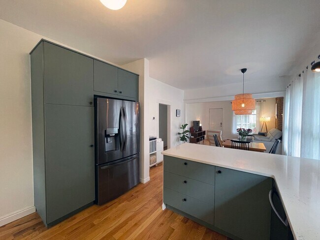 Building Photo - STUNNING Updated Bungalow Home in the West Highlands- Available 8/5!
