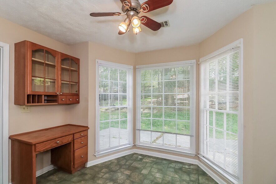 Building Photo - 2885 Summit View Ct