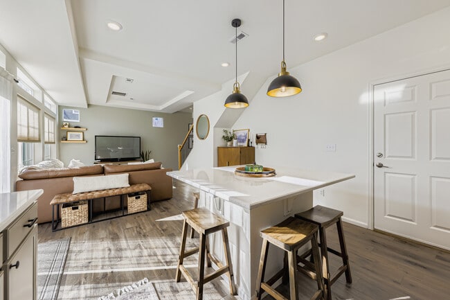 Building Photo - 1116 Highlands Dr