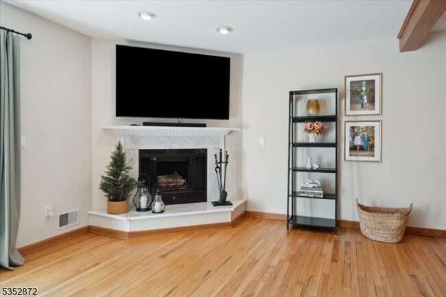 Building Photo - 675 Raritan Rd