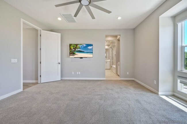 Building Photo - 16242 Camden Cir