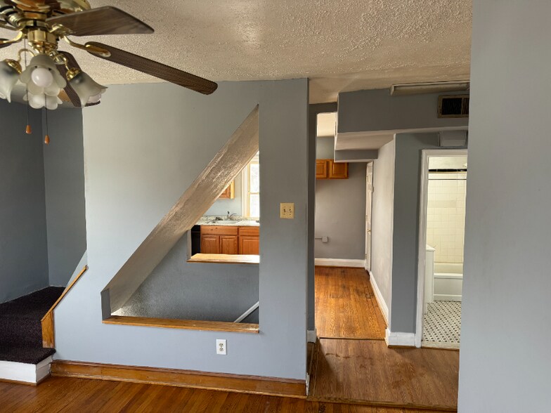 Building Photo - 3033 Hamilton Ave