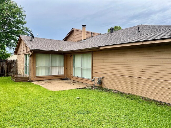Building Photo - 17310 Pastoria Dr