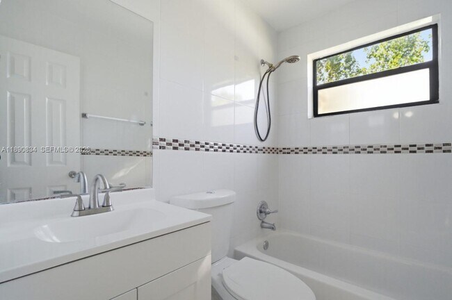 Building Photo - 4120 SW 19th St