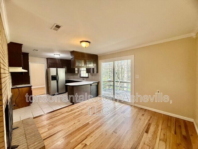 Building Photo - 161 Dogwood Dr