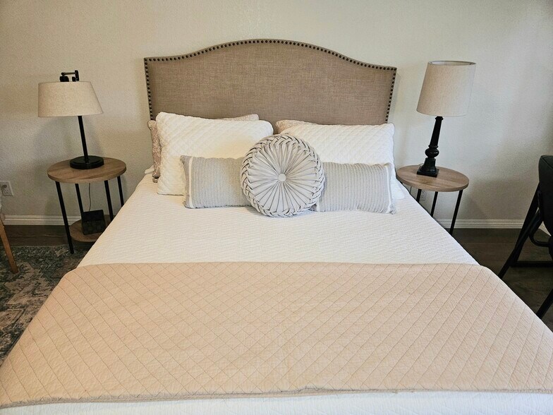 Building Photo - 631 Oak Run Trl