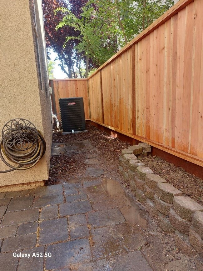 Building Photo - NICE TWO STORY TOWNHOME IN NATOMAS!