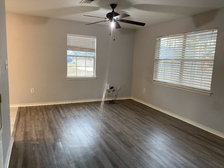 Building Photo - 2024 Olive St