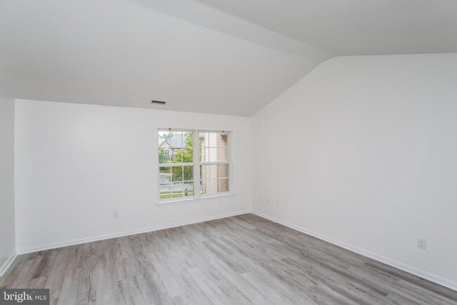 Building Photo - 1108 Julian Dr W