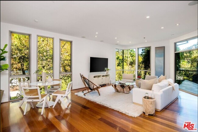 Building Photo - 3685 Mandeville Canyon Rd