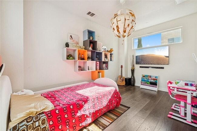 Building Photo - 121 Interval