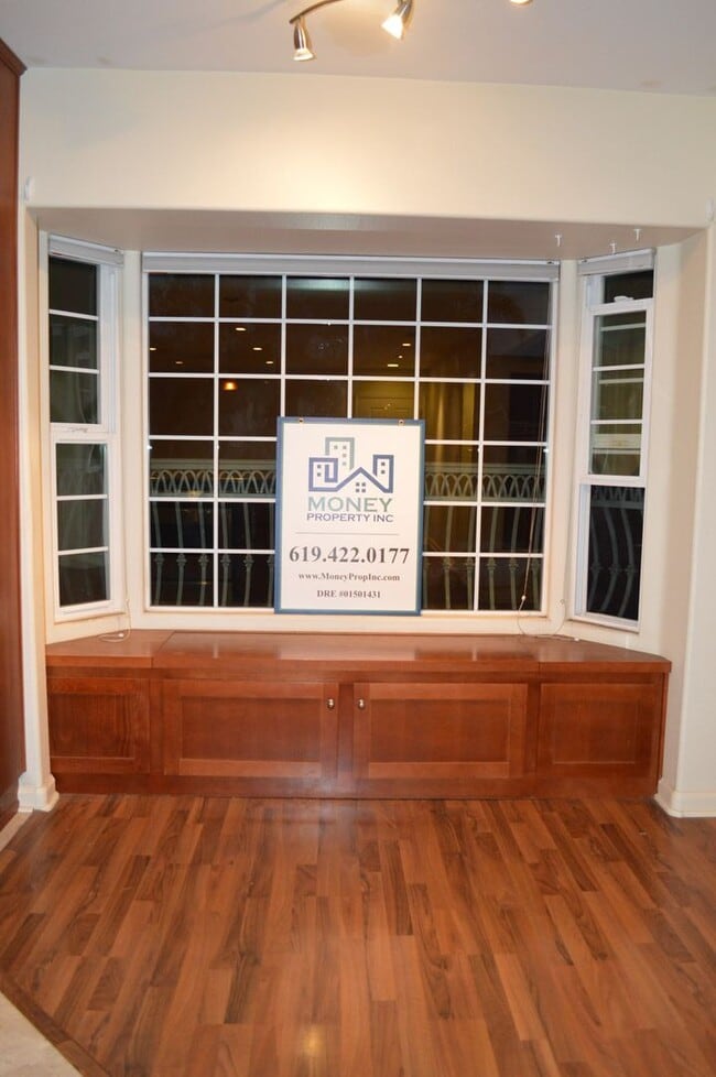 Building Photo - 1 Bedroom Condo in Mission Hills