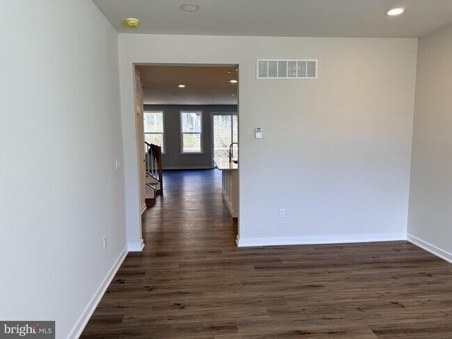 Building Photo - 42 Grayson Ln