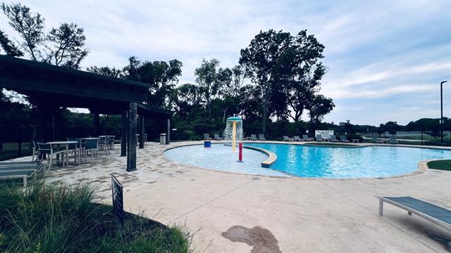 Building Photo - 590 Arthur Dr