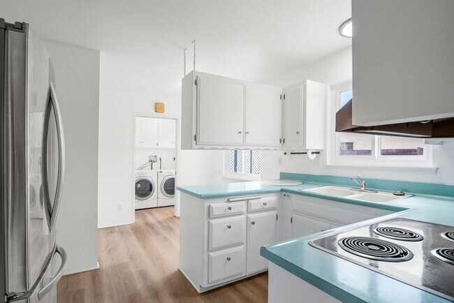 Building Photo - Spacious 4-bedroom, 2-bathroom home in coveted University City