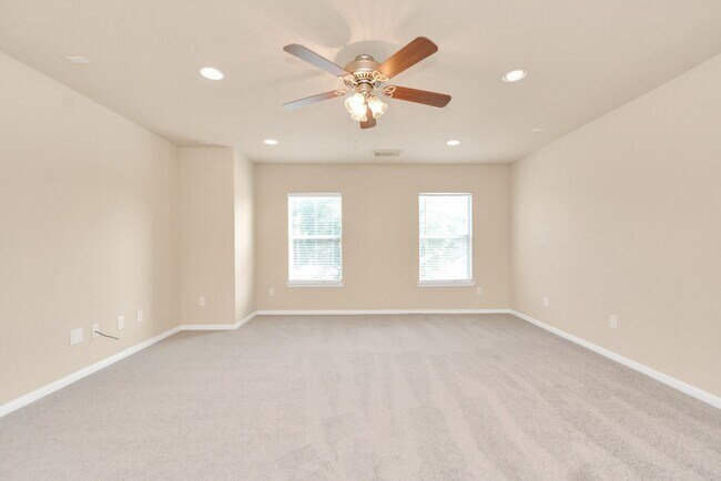 Building Photo - 25206 Hazel Ranch Dr