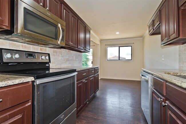 Building Photo - 502 Campfire Dr
