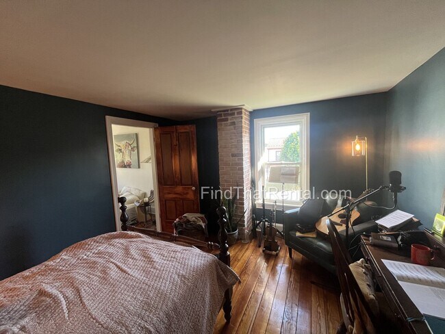 Building Photo - Downtown Carlisle Beautifully Renovated Pe...
