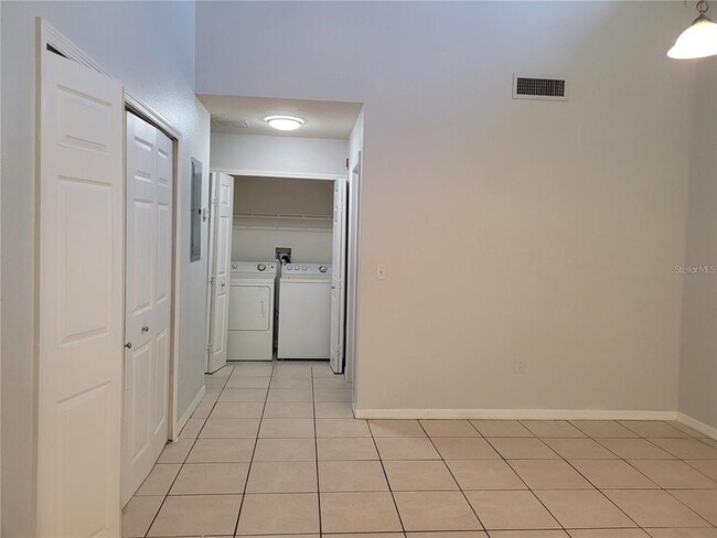 Building Photo - 155 N Pearl Lake Causeway