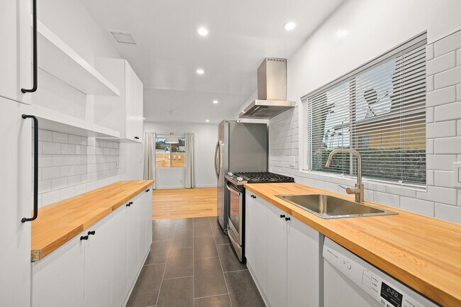 Building Photo - 3448 Casitas Ave