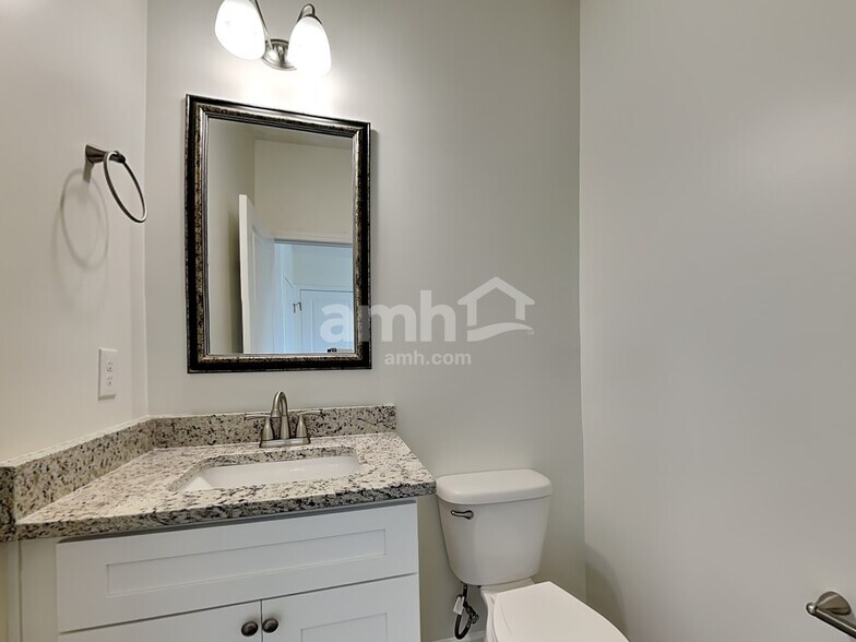 Building Photo - 810 Genesis Wy