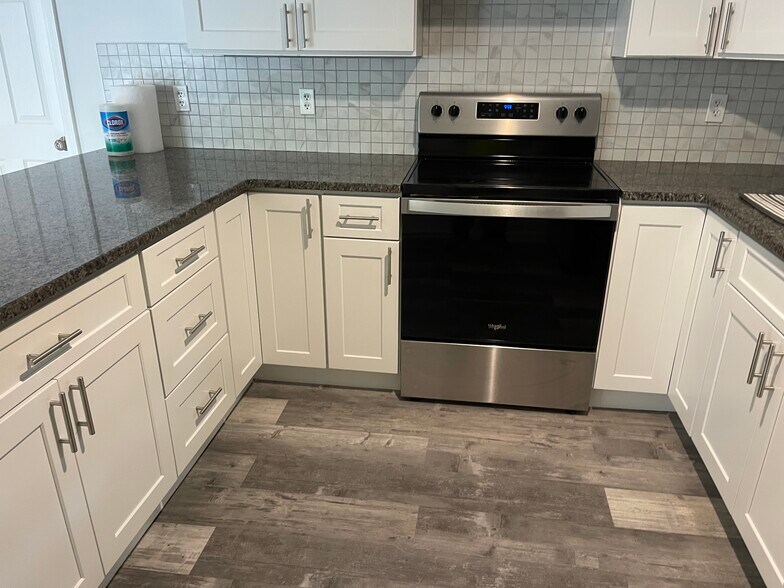 Building Photo - 17 Eastbrook Ln