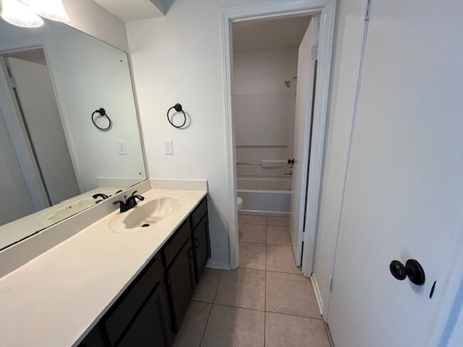 Building Photo - Renovated 3 Bedroom 2 Bath Home for Rent!