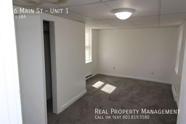 Building Photo - 546 Main St