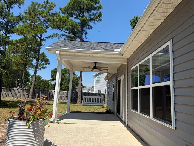 Building Photo - Beautiful unfurnished 5 Bedroom 3 Bath home in The Preserve at Tidewater Sneads Ferry