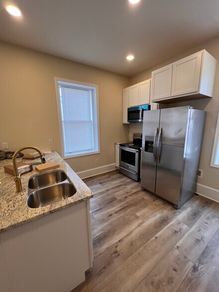 Building Photo - 1005 W High St