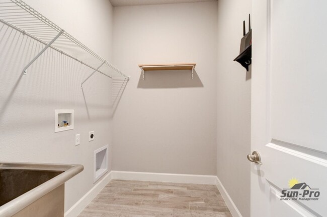 Building Photo - 6263 W Fallsgrove Ln