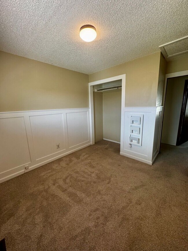 Building Photo - 3 Bedroom Tri-level in Briargate
