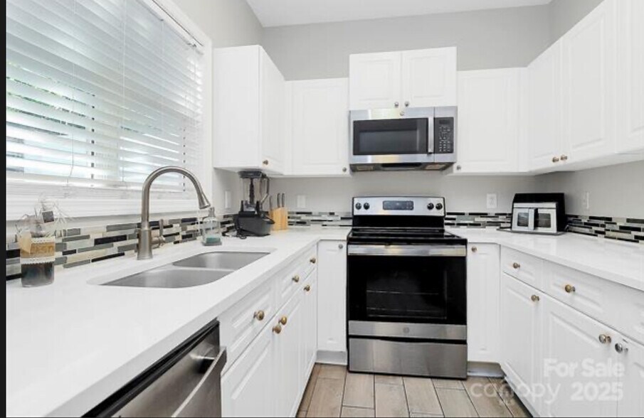 Building Photo - 5943 Pisgah Way