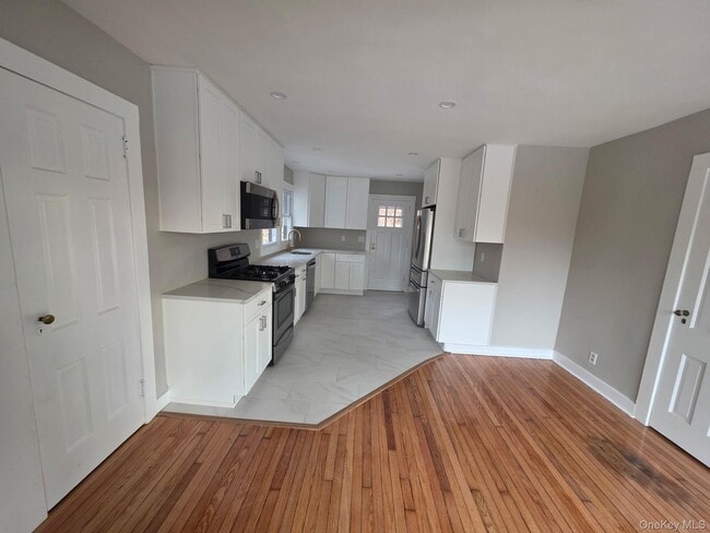 Building Photo - 263 S Mountain Rd