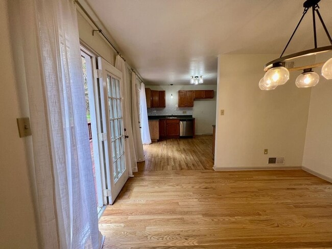 Building Photo - Townhome in a Great Community! 3bd/2.5ba