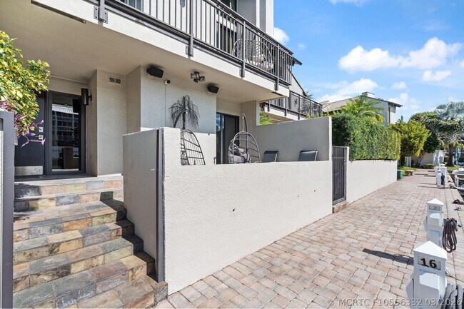 Building Photo - 16 Portside Dr