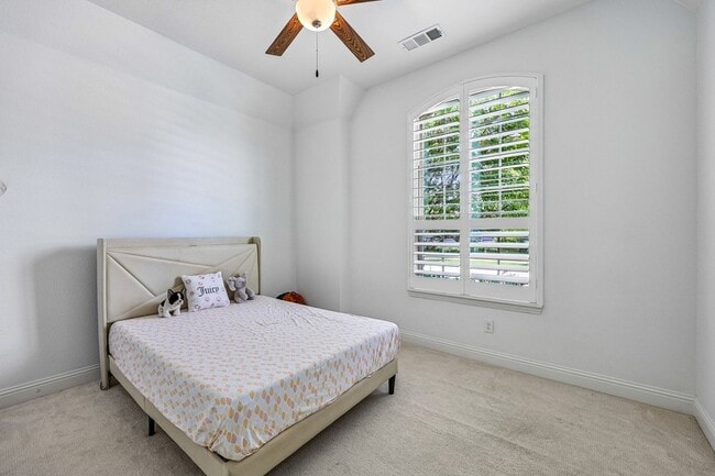 Building Photo - 808 Parkland Dr