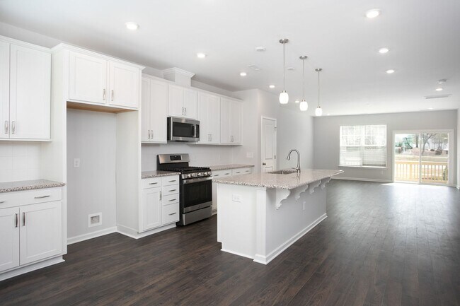 Building Photo - Gorgeous Townhome With Loads of Amenities in Ellis Crossing!