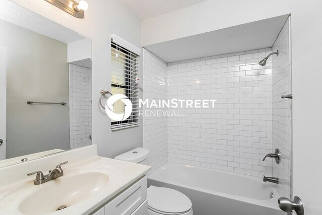 Building Photo - 2 Bedroom Pet-Friendly Home in Venice, FL with Main Street Renewal